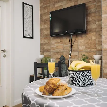 Apartment B Young